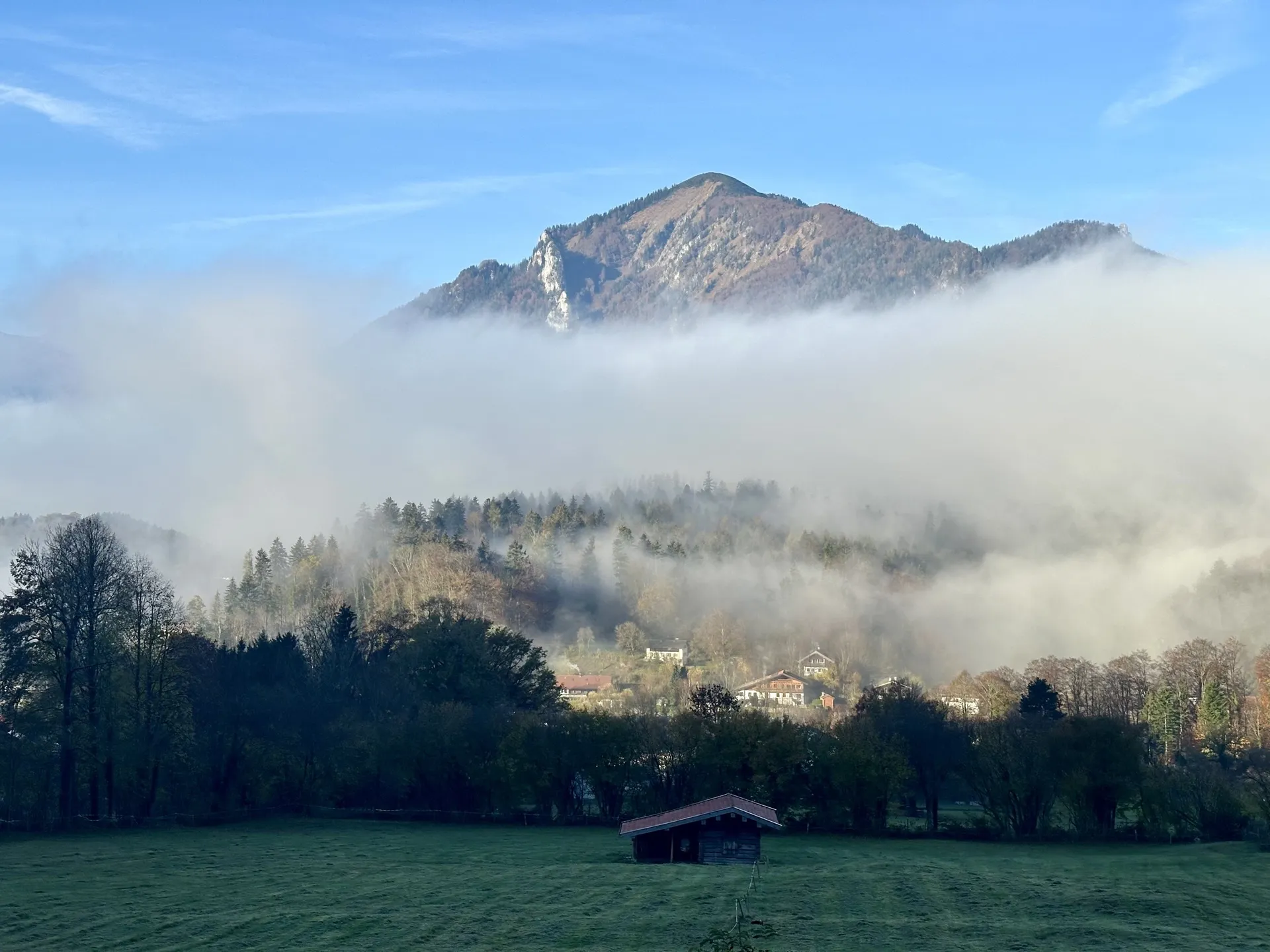 Panoramablick auf das Ferienhaus am Fuß des Hochgern in den Chiemgauer Alpen